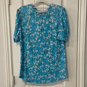 Nwot Floral Blue Women's Top underarm to underarm 20 inches. Length 28 inches